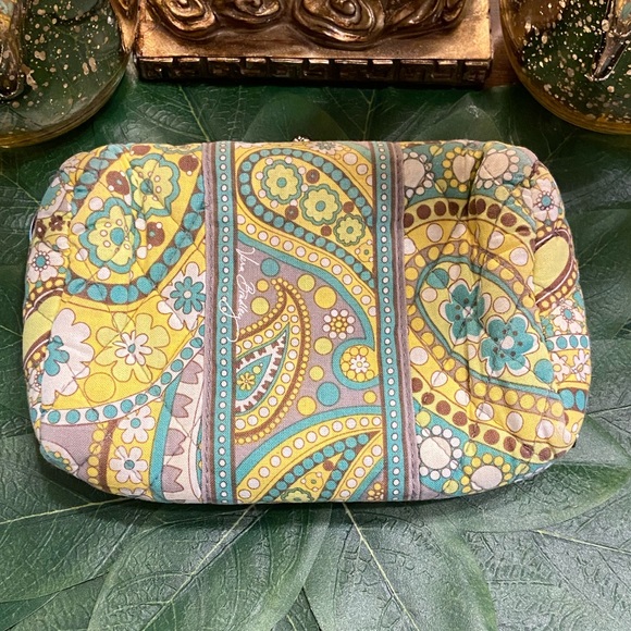 SOLD📍FREE with Purse/Bag Purchase📍Vera Bradley Kiss and Make-up Cosmetics Bag - Picture 10 of 11